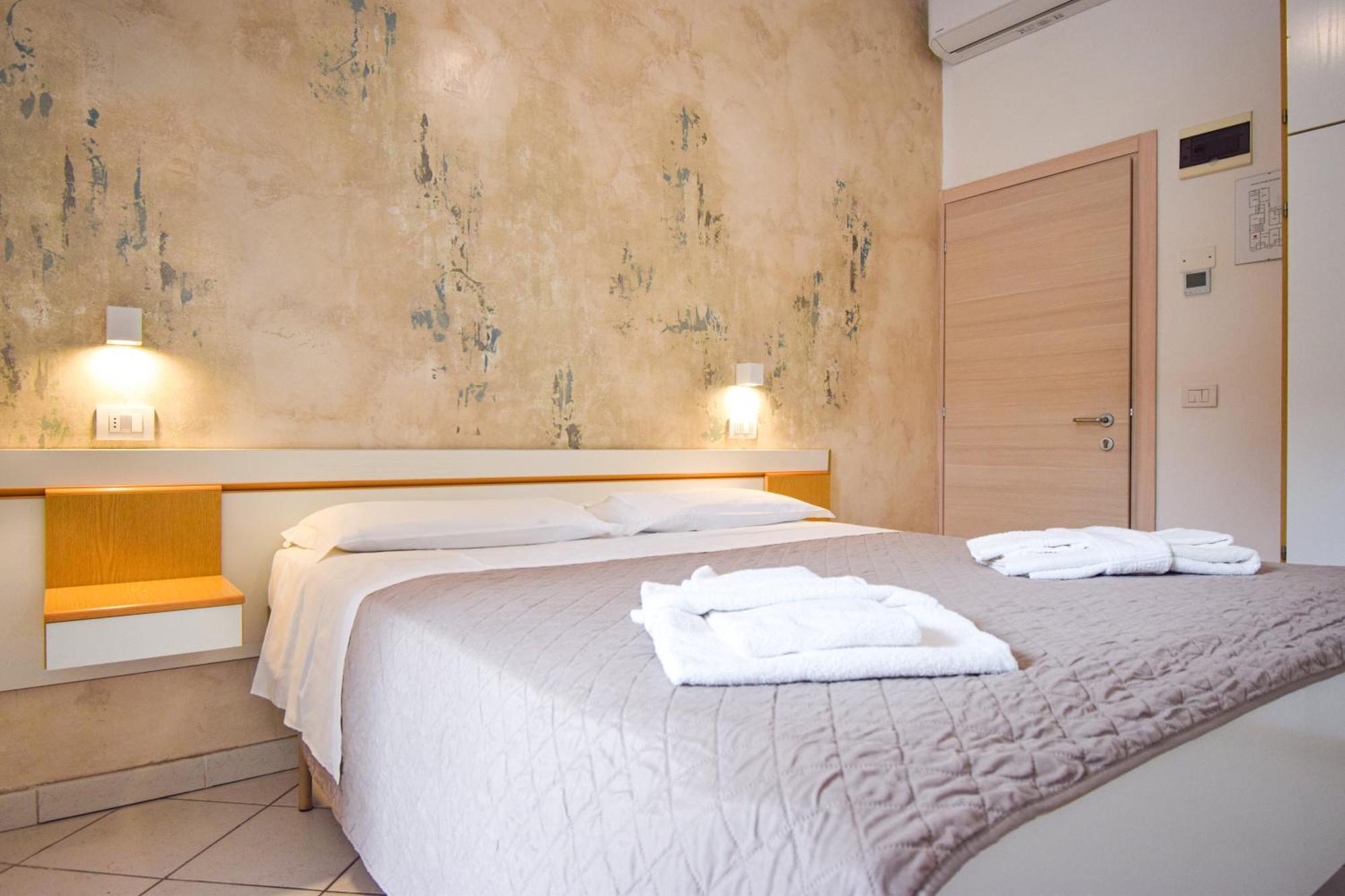 Hotel Giulio Cesare Cattolica Extérieur photo